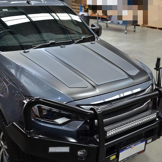 Isuzu-D-Max-Lensun-135W-Bonnet-Solar-Panel